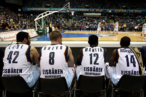 他不仅赞扬 他不仅赞扬